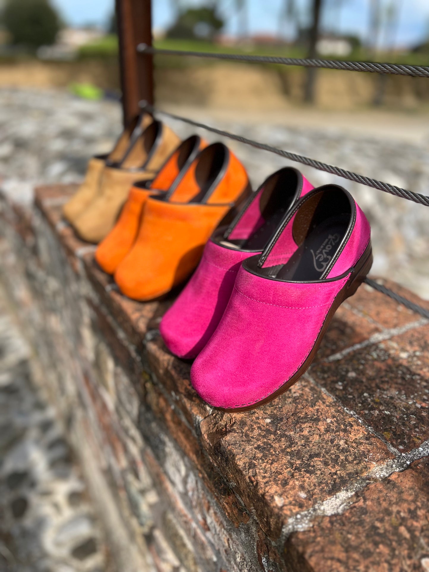 CLOGS SUEDE FUXIA